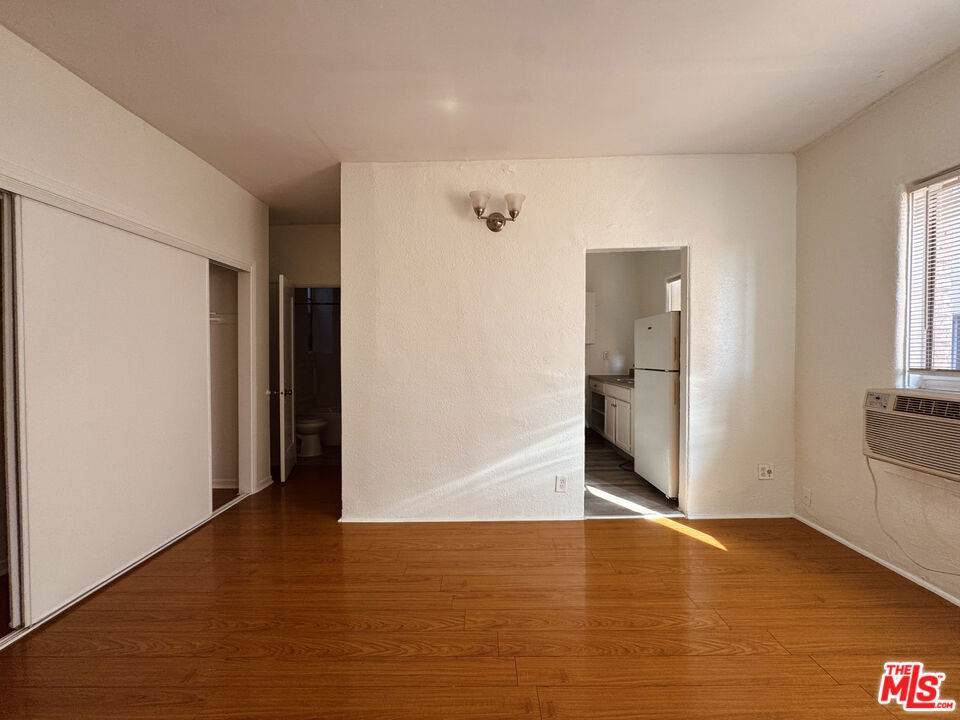 920 S Hobart Blvd - Photo 1