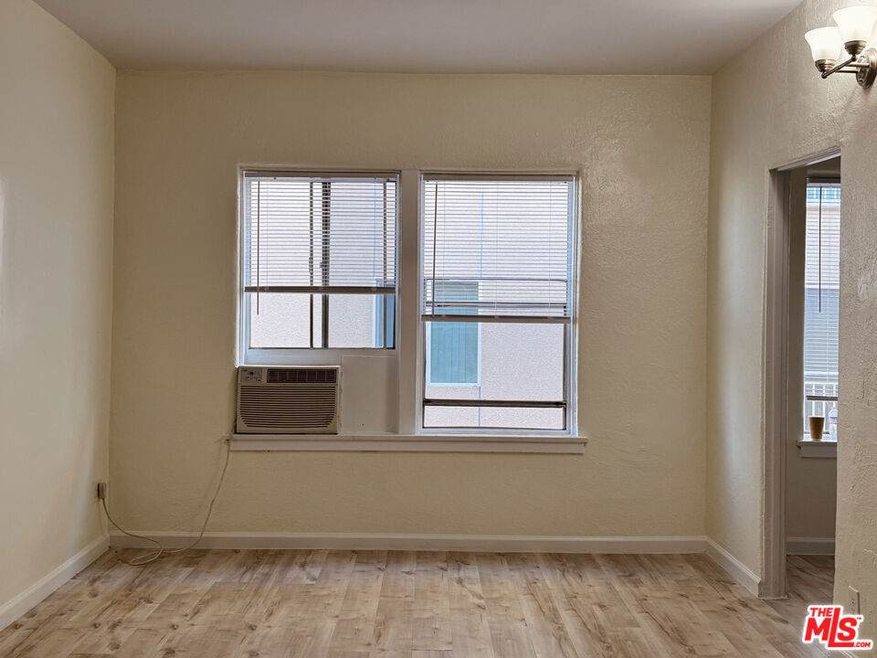 920 S Hobart Blvd - Photo 1