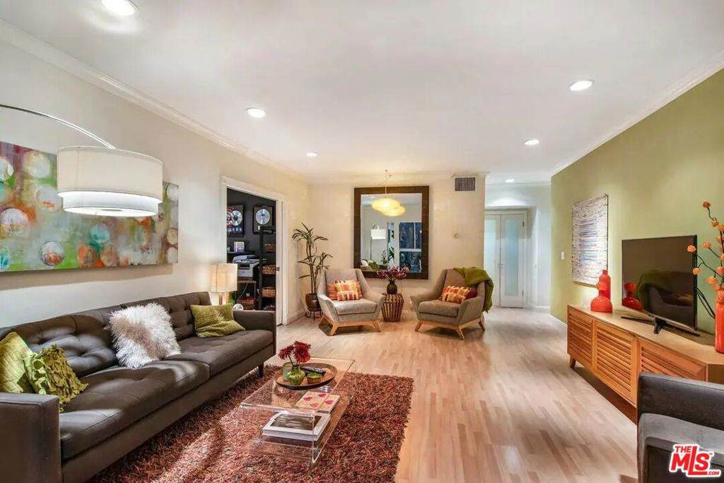 8550 Holloway Drive - Photo 1