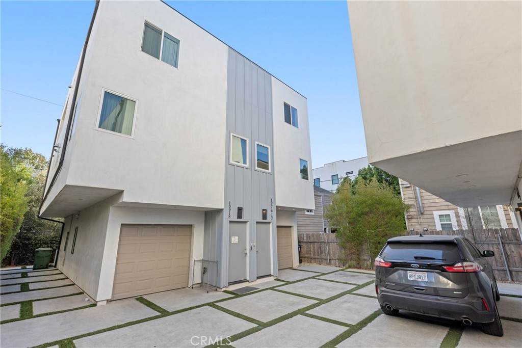 10918 Hesby Street - Photo 1