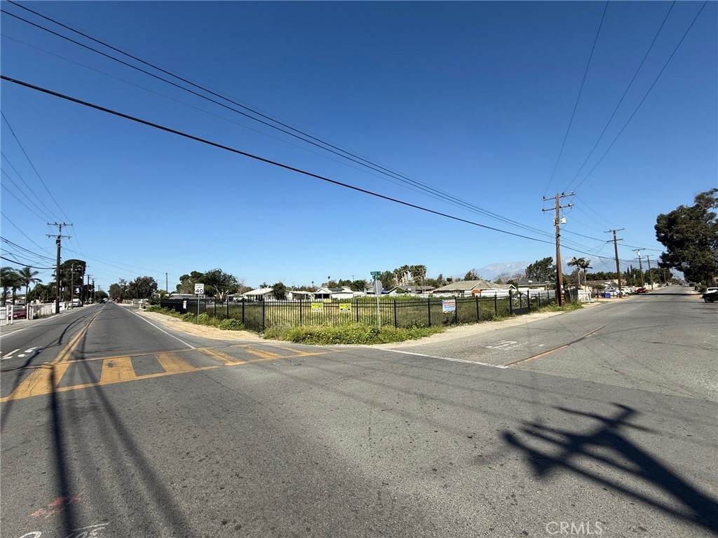 10621 Jurupa Rd - Photo 1