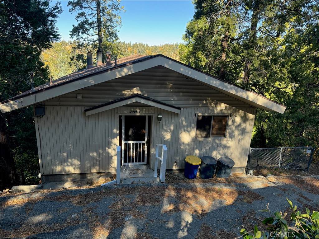 24058 Cresta - Photo 1
