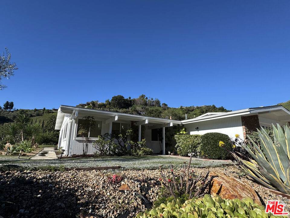 https://bt-photos.global.ssl.fastly.net/socal/orig_boomver_1_418241281-2.jpg