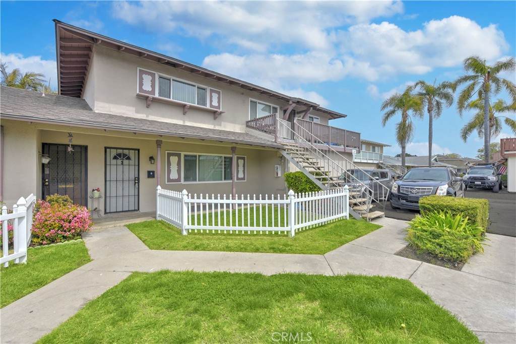 16652 Goldenwest - Photo 1