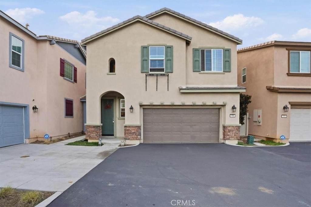 556 Enzo Street - Photo 1
