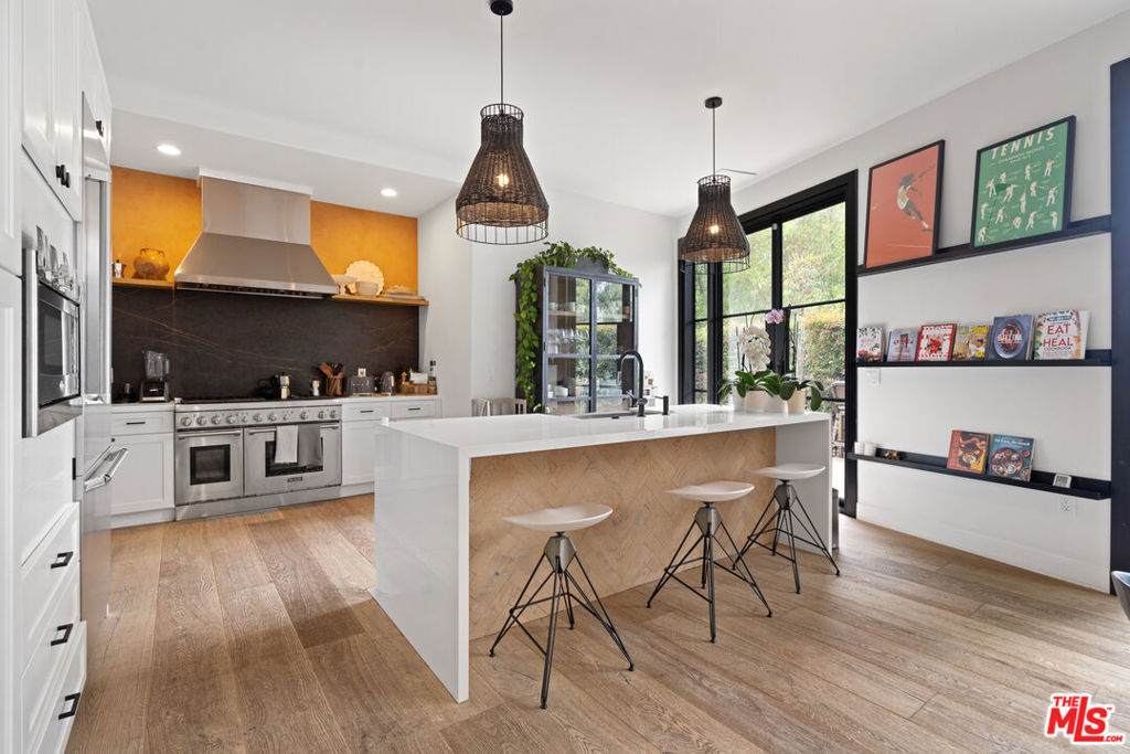 2065 Watsonia Terrace - Photo 1