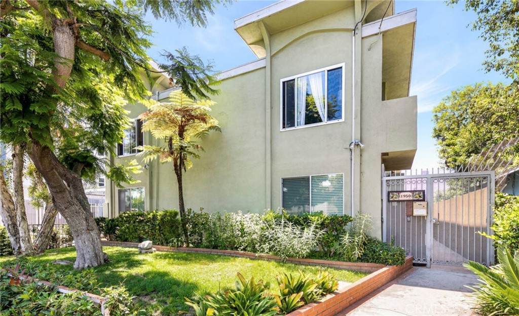 1950 Cloverfield Boulevard - Photo 1