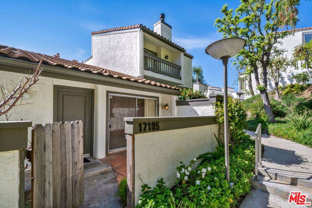 17105 Palisades Circle - Photo 1