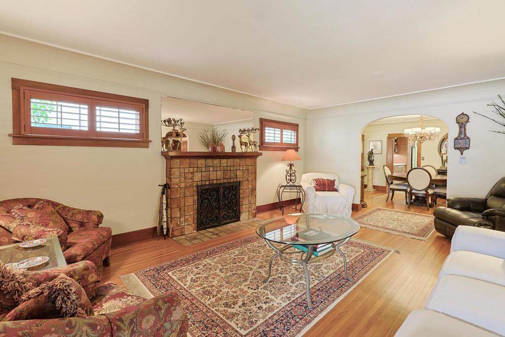 1027 Encino - Photo 1