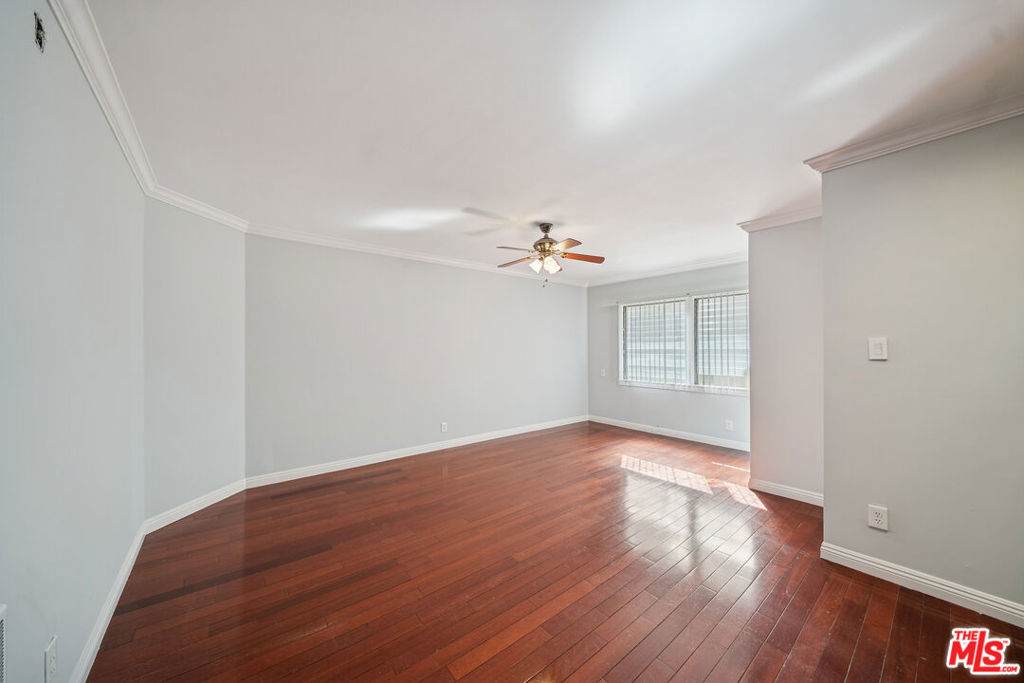 612 Dunsmuir Avenue - Photo 1