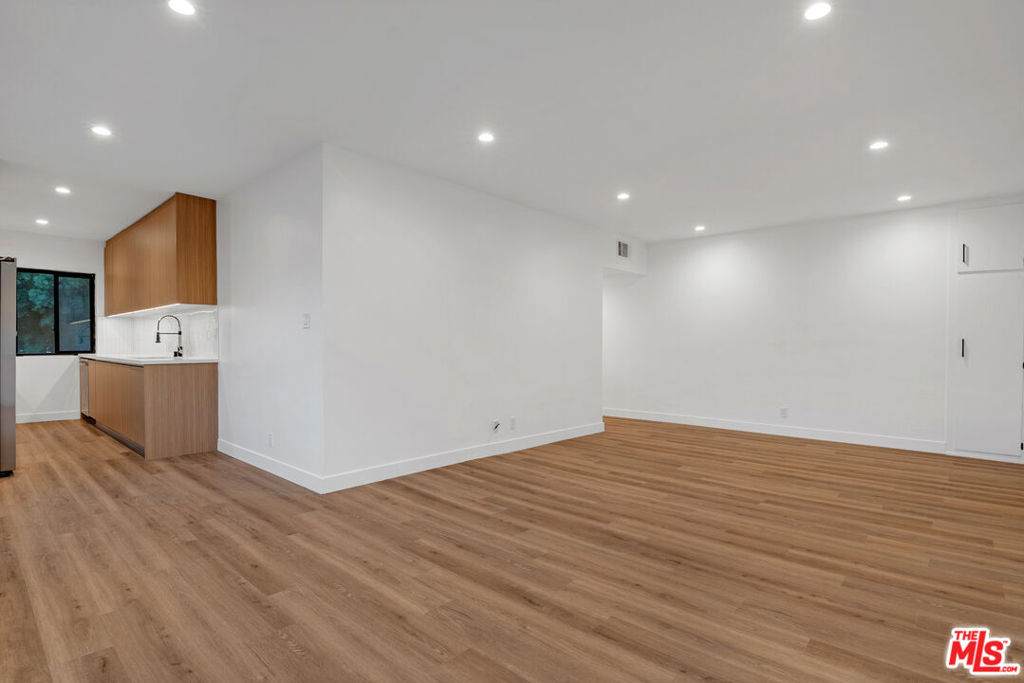 950 Havenhurst Drive - Photo 1