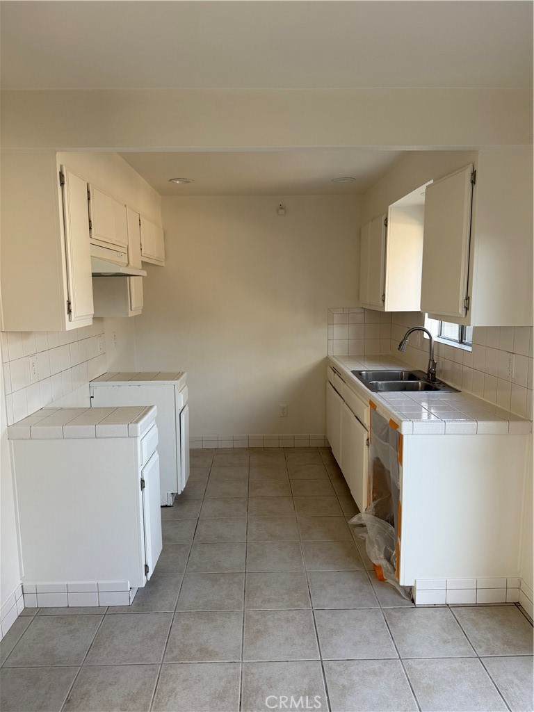 8624 Imperial Highway - Photo 1