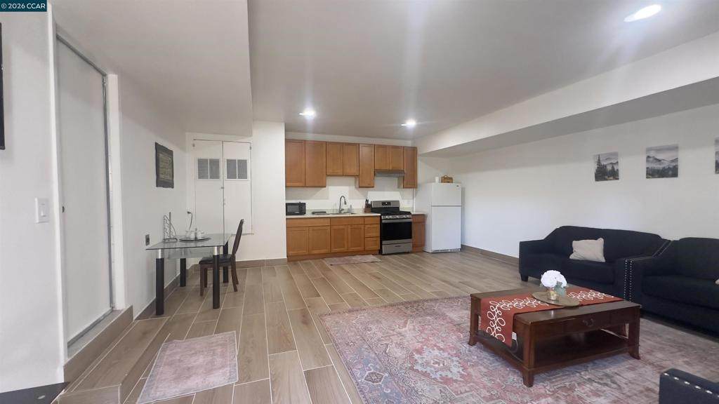 178 Maple Ct - Photo 1