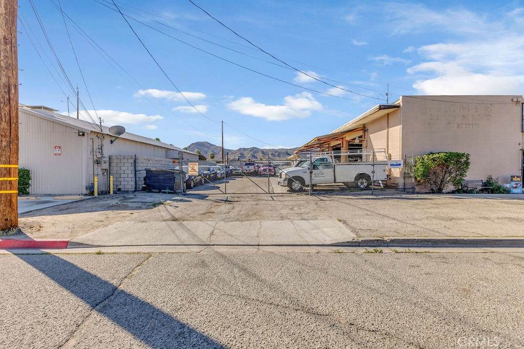 https://bt-photos.global.ssl.fastly.net/socal/orig_boomver_1_418763107-2.jpg