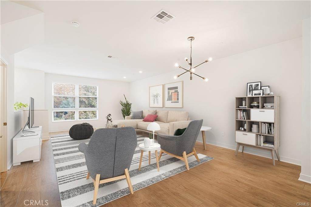 2700 Chaucer - Photo 1