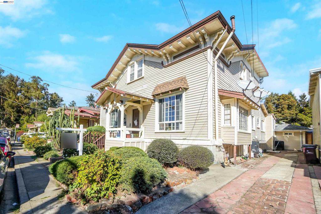 2550 Pleasant St - Photo 1