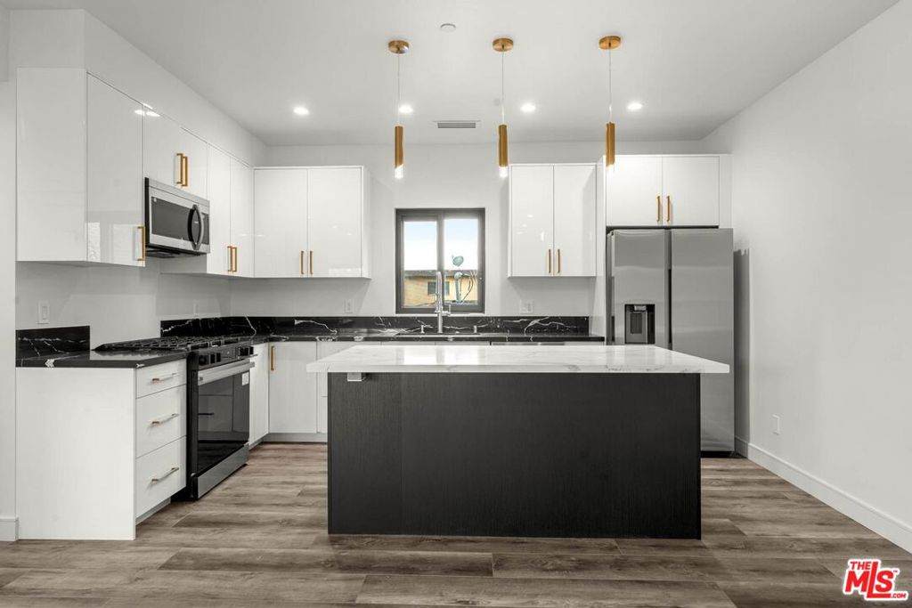 1920 Sherbourne Drive - Photo 1