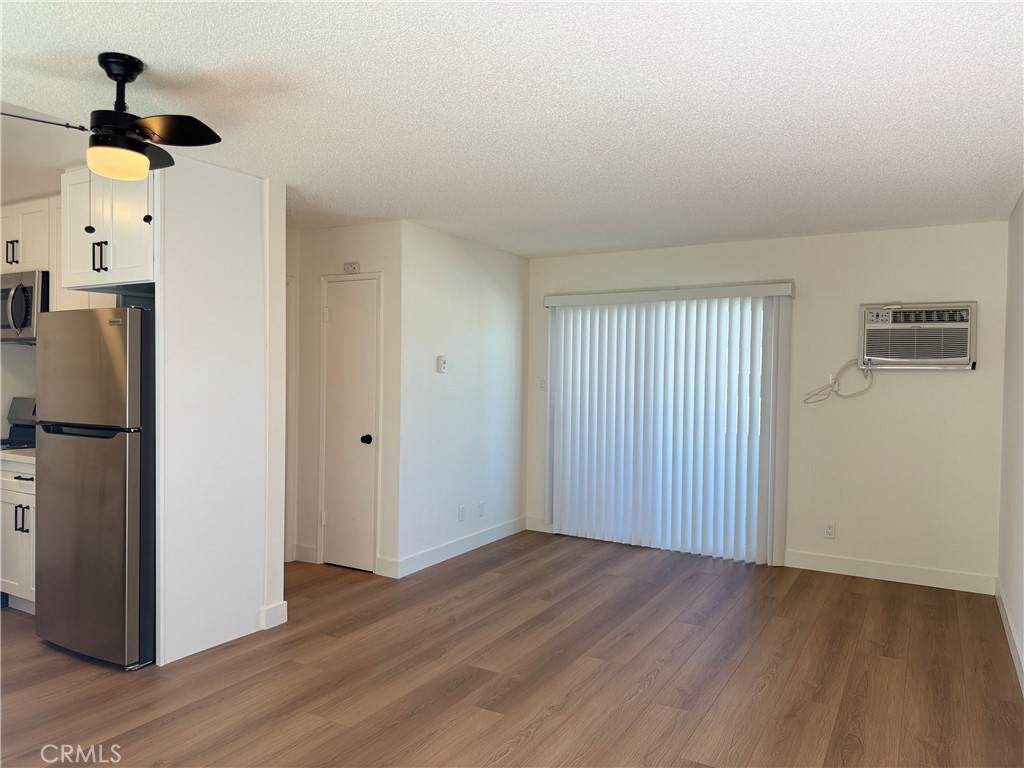18657 Collins Street - Photo 1