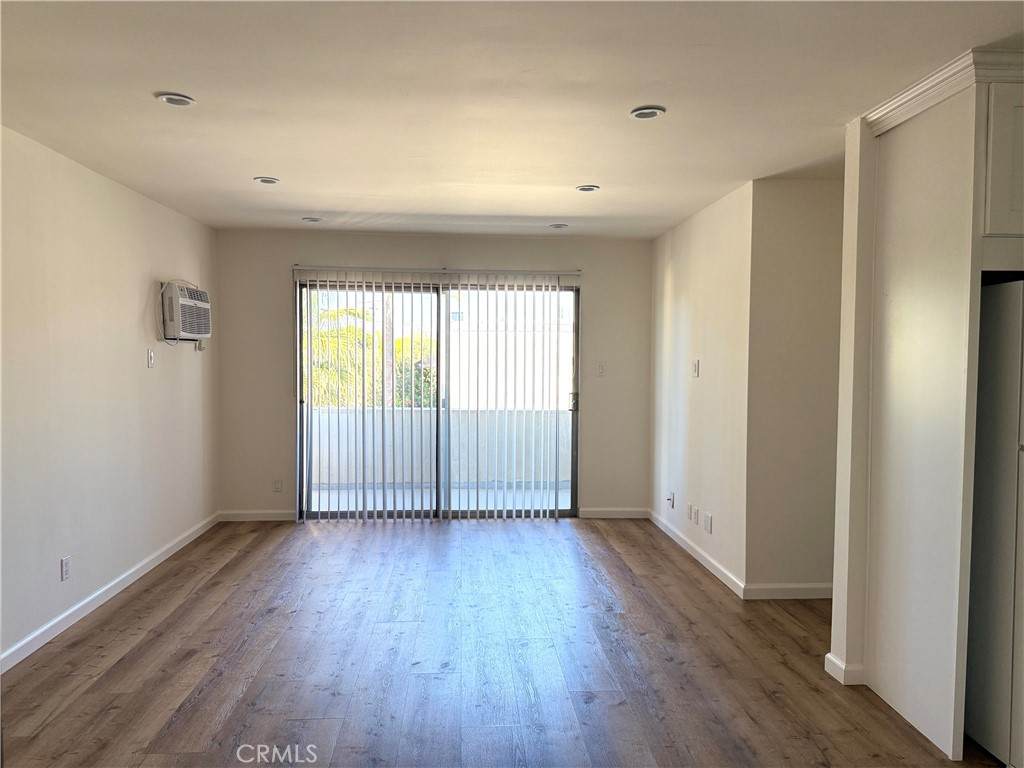 18657 Collins Street - Photo 1