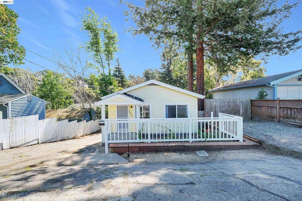 1467 Clay St - Photo 1