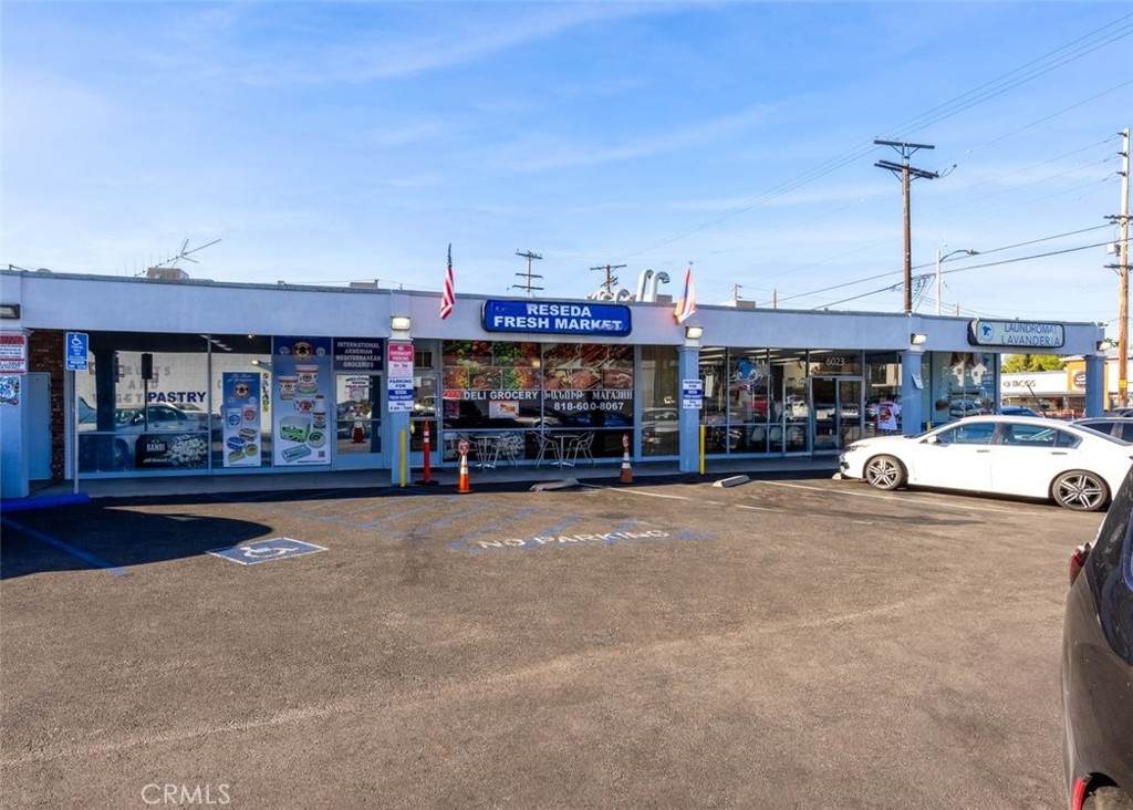 6023 Reseda Boulevard - Photo 1