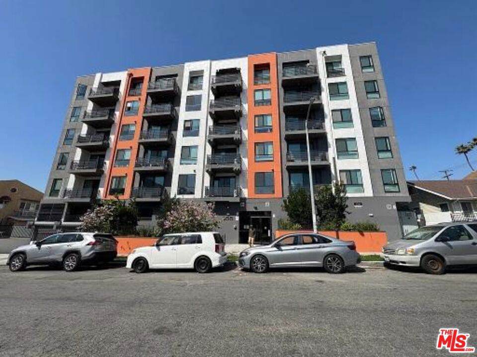 955 Fedora Street - Photo 1