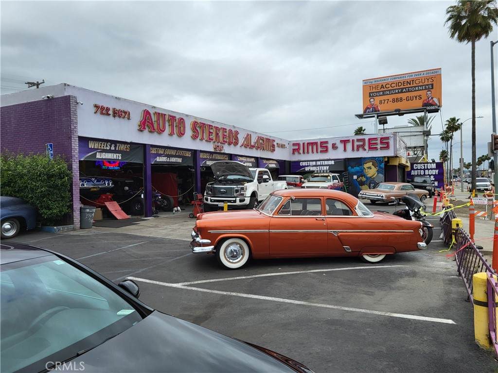 5747 Whittier - Photo 1