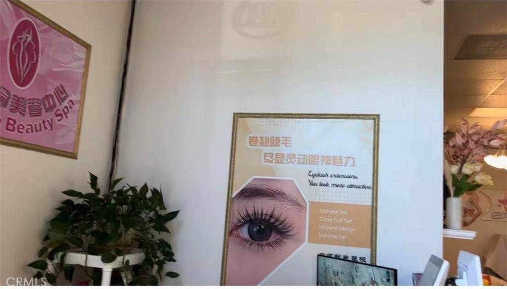  Address Not Published - Photo 1