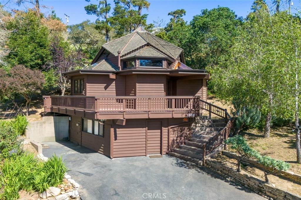 1608 Bradford Road - Photo 1