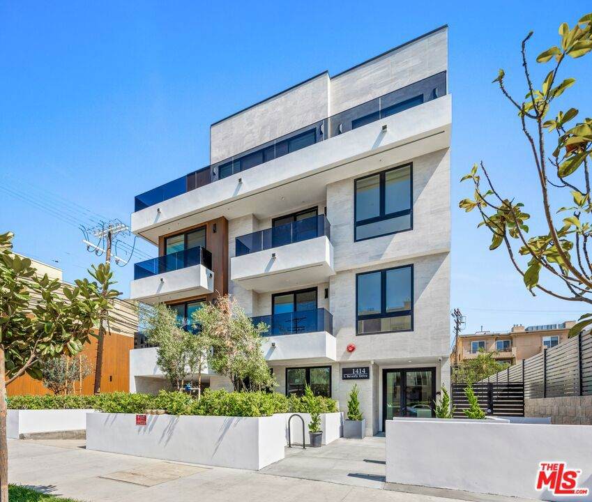 1414 1/2 Beverly Dr - Photo 1