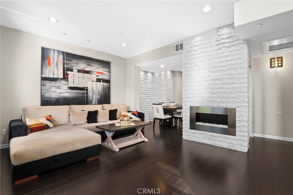 879 Michigan - Photo 1