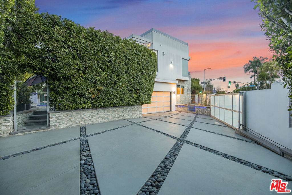 https://bt-photos.global.ssl.fastly.net/socal/orig_boomver_1_420461122-3.jpg