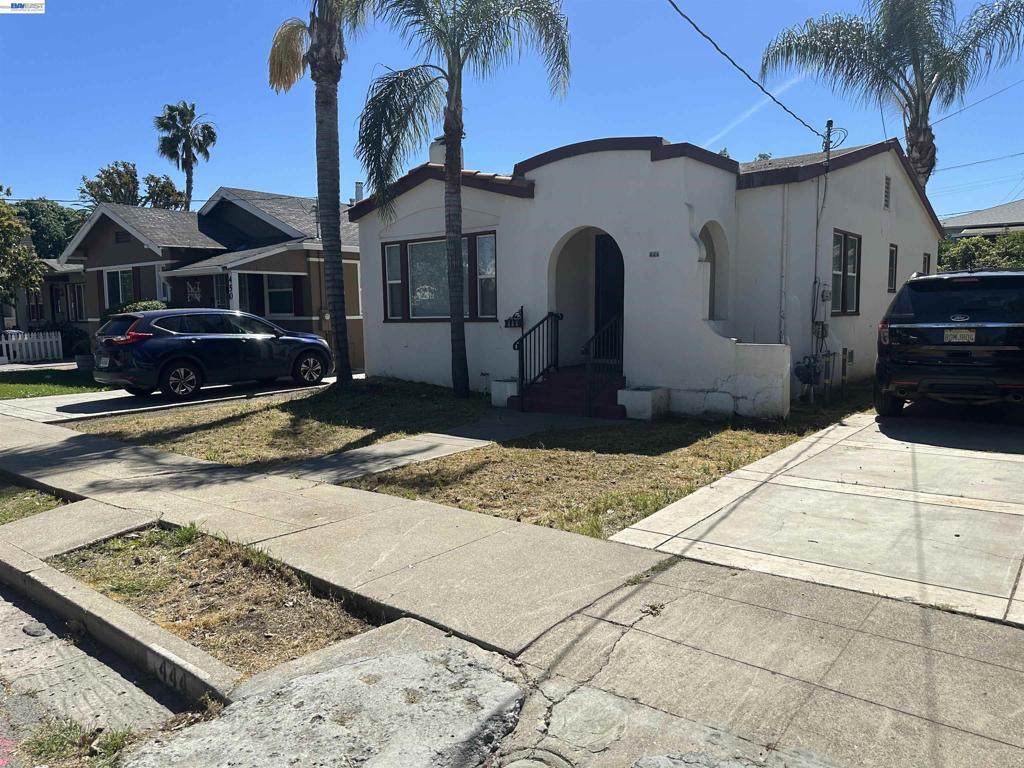 444 12th St - Photo 1