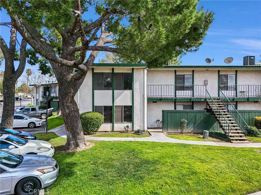 1735 Washington - Photo 1