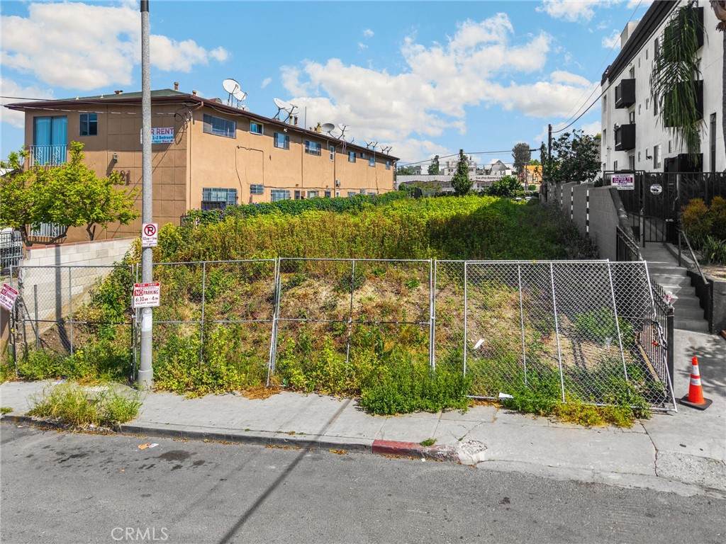 2113 Court Street - Photo 1