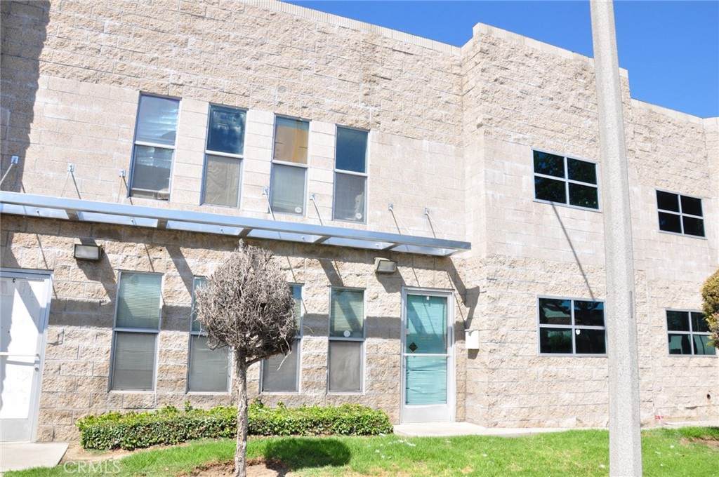 6601 Somerset Boulevard - Photo 1