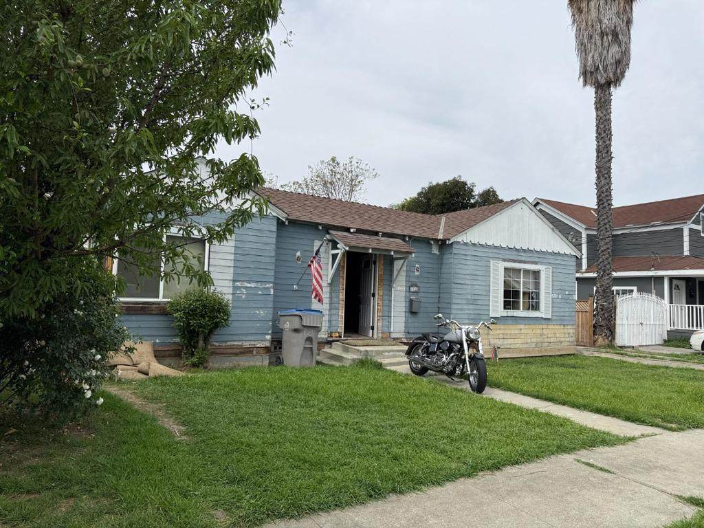 581 Illinois Avenue - Photo 1