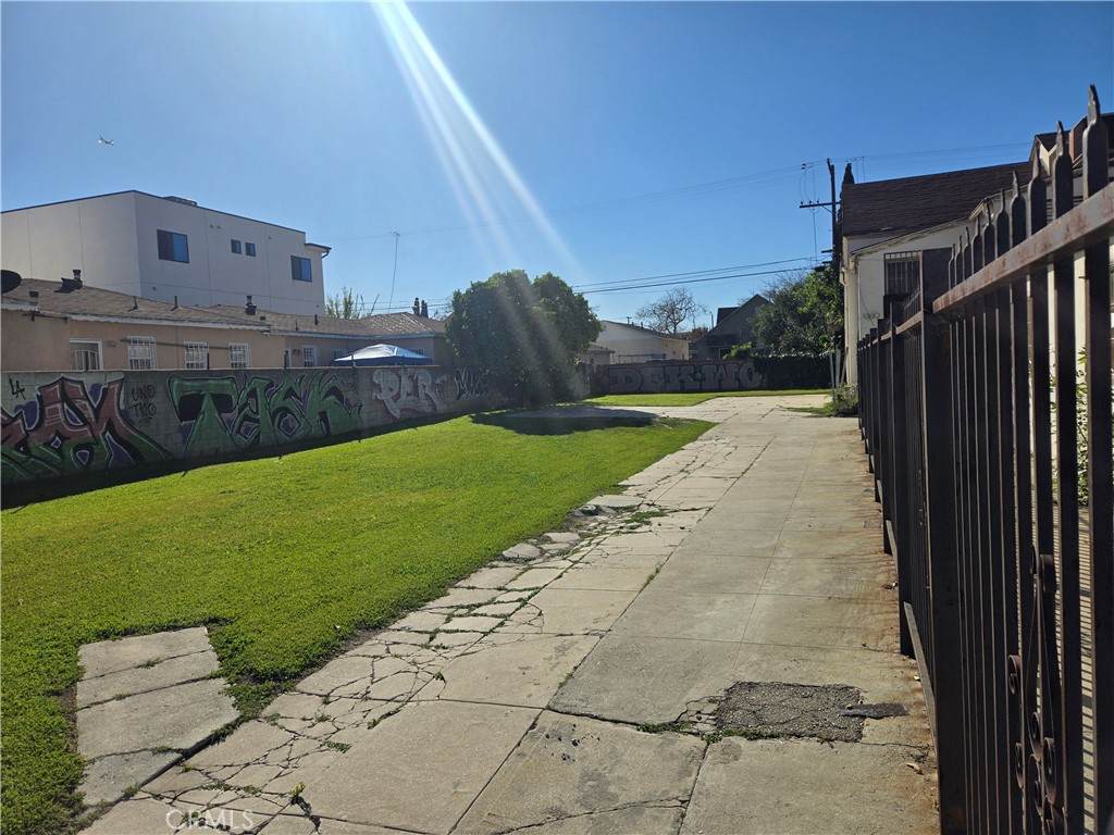 7411 Normandie - Photo 1