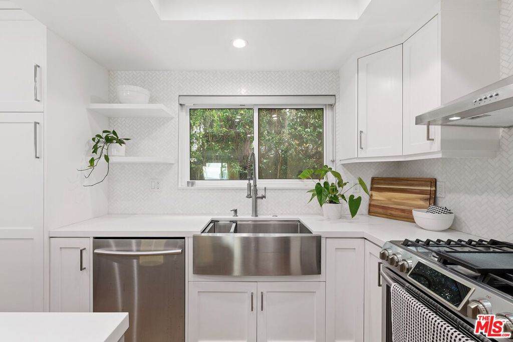 910 19th Street - Photo 1