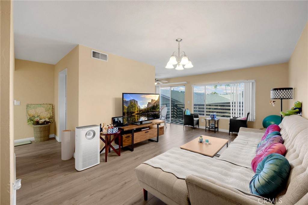 1410 Lambert - Photo 1