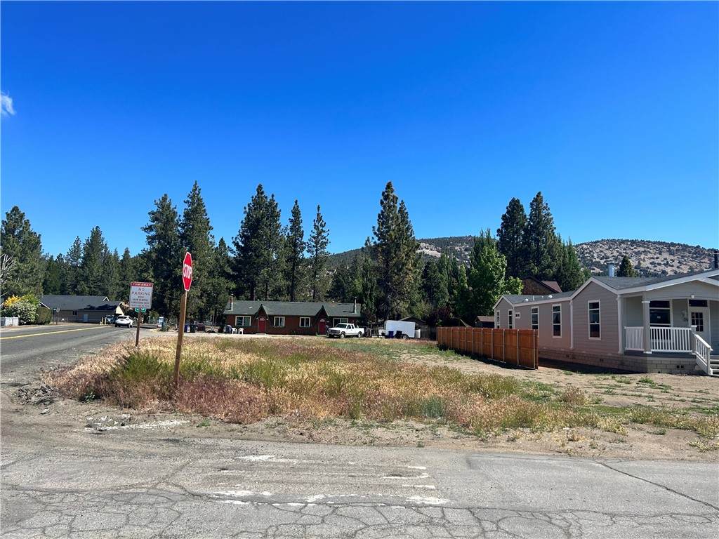 900 Greenway Drive - Photo 1