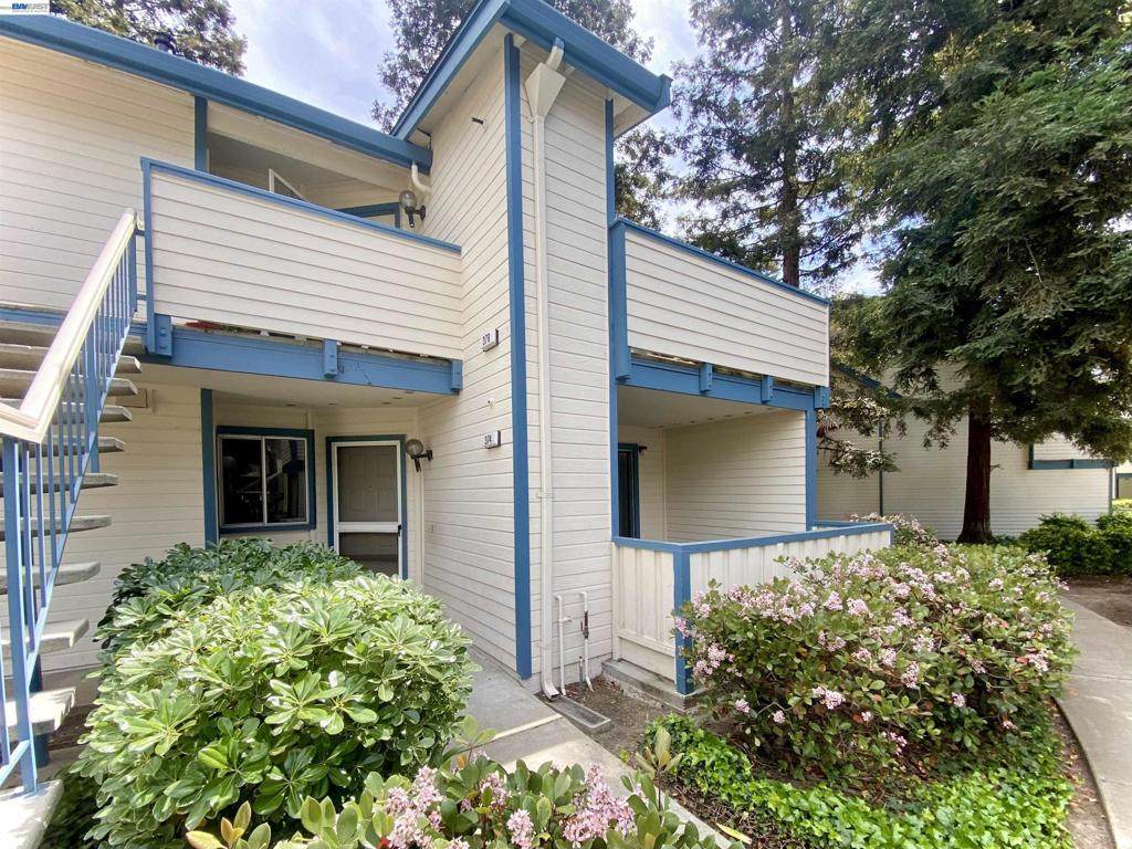 374 Sequim Cmn - Photo 1
