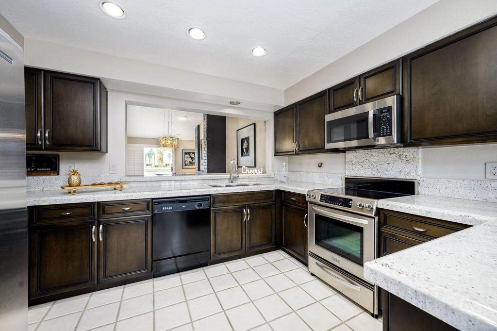 177 Desert Falls Circle - Photo 1