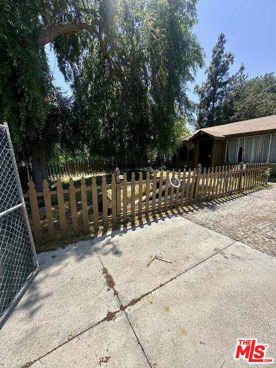 https://bt-photos.global.ssl.fastly.net/socal/orig_boomver_1_422244801-2.jpg