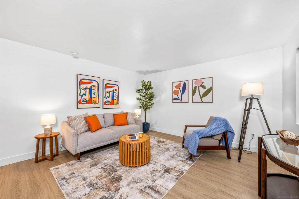 1030 Robinson Ave - Photo 1