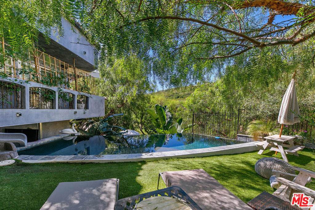 2851 Seabreeze Drive - Photo 1