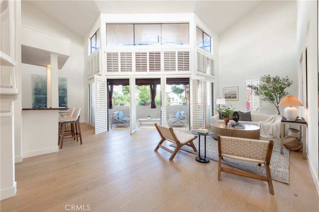 5236 Yarmouth Avenue - Photo 1