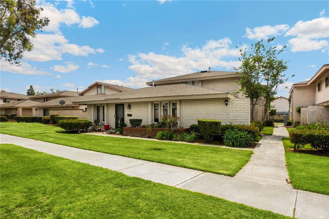 211 Doverfield - Photo 1