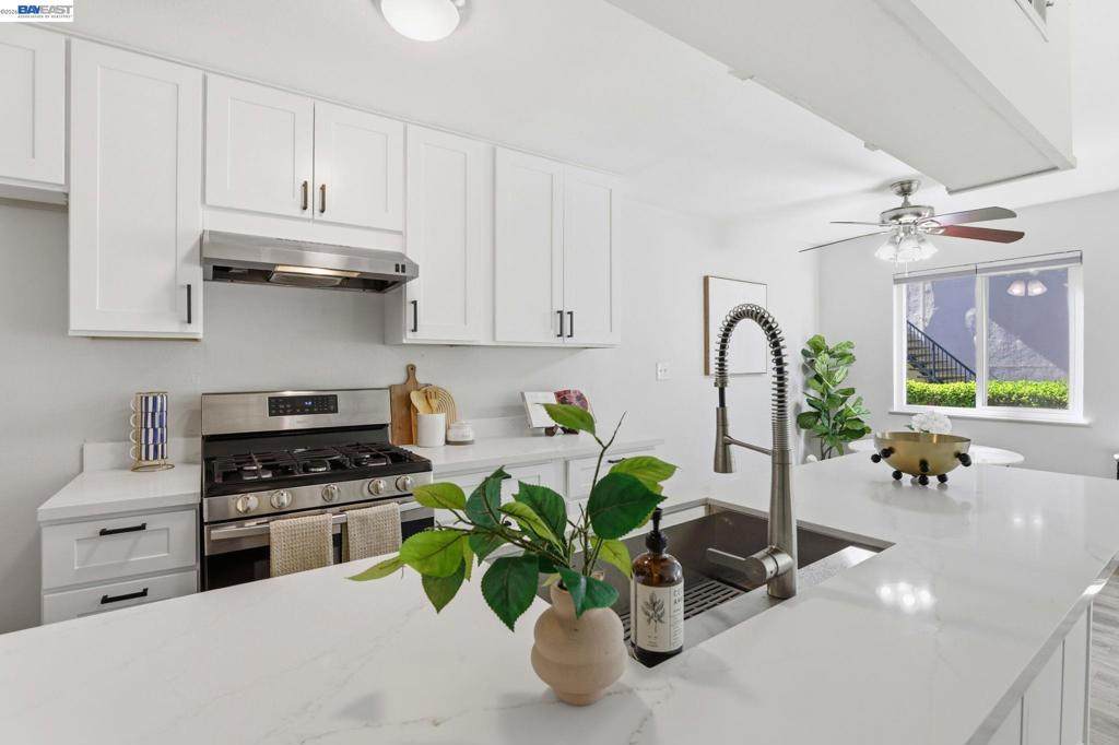 2216 Segundo Ct - Photo 1