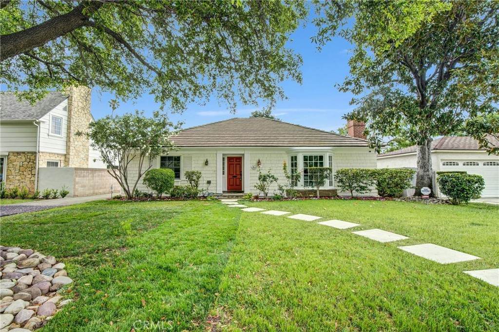 2464 Sherwood - Photo 1